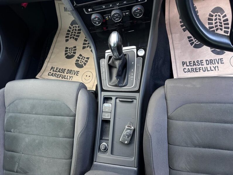 
								Volkswagen Golf full									