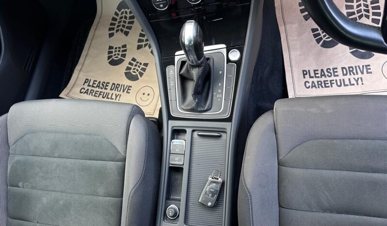 
								Volkswagen Golf full									