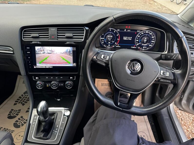 
								Volkswagen Golf full									
