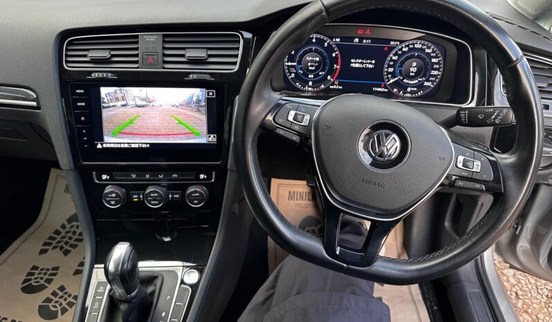 
								Volkswagen Golf full									