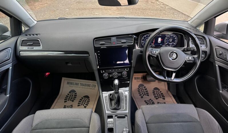 
								Volkswagen Golf full									