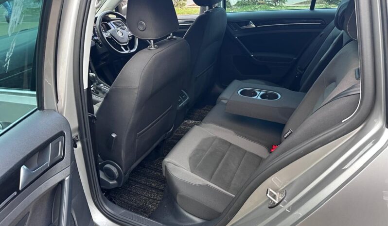 
								Volkswagen Golf full									