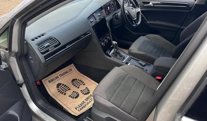 
								Volkswagen Golf full									