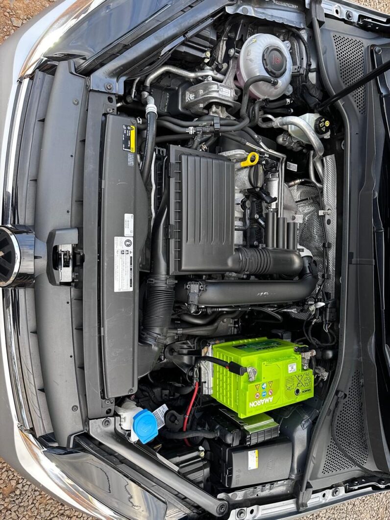 
								Volkswagen Golf full									