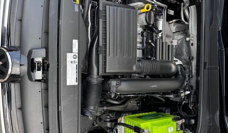 
								Volkswagen Golf full									