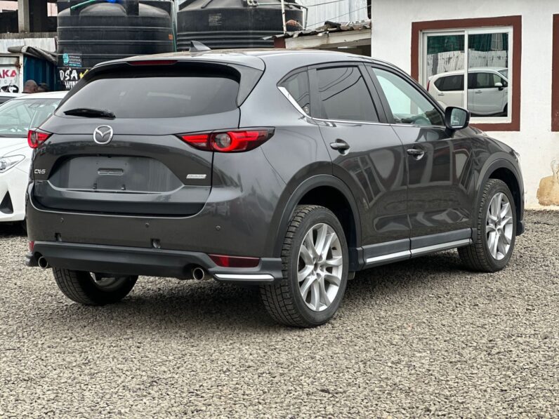 
								Mazda CX-5 full									