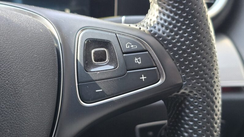 
								Mercedes Benz E200 full									