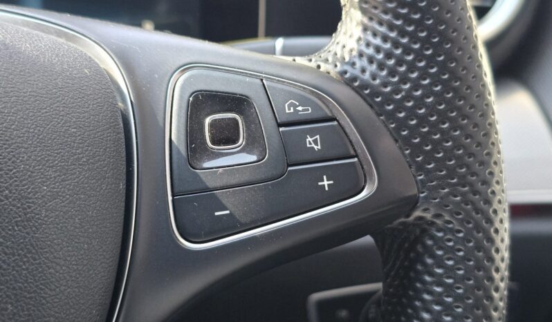 
								Mercedes Benz E200 full									