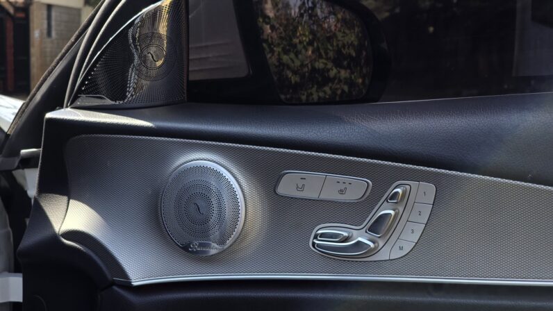 
								Mercedes Benz E200 full									