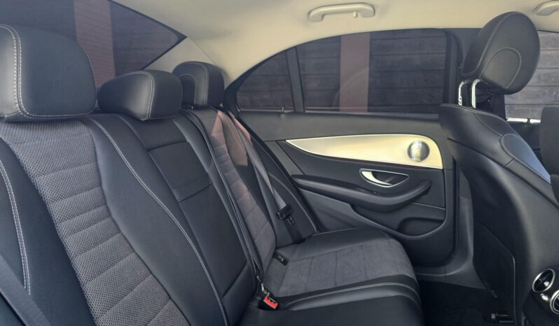 
								Mercedes Benz E200 full									