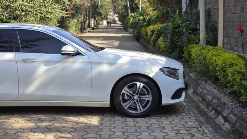 
								Mercedes Benz E200 full									