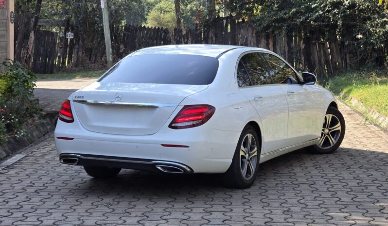 
								Mercedes Benz E200 full									