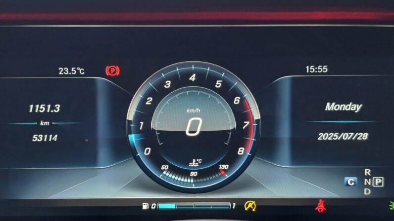 
								Mercedes Benz E200 full									