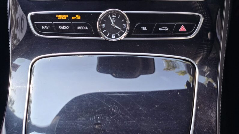 
								Mercedes Benz E200 full									