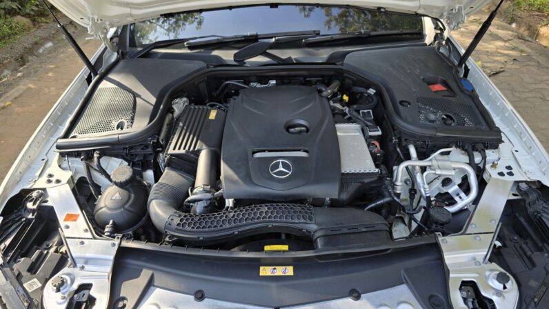 
								Mercedes Benz E200 full									