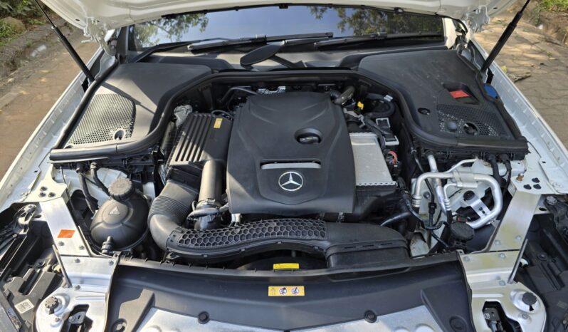 
								Mercedes Benz E200 full									