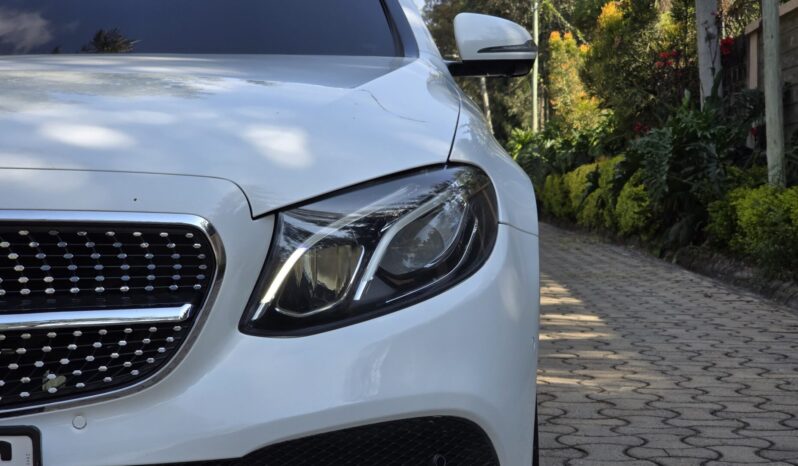 
								Mercedes Benz E200 full									