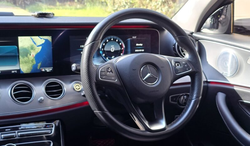 
								Mercedes Benz E200 full									