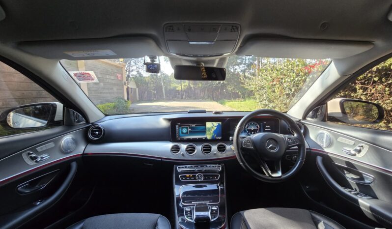 
								Mercedes Benz E200 full									