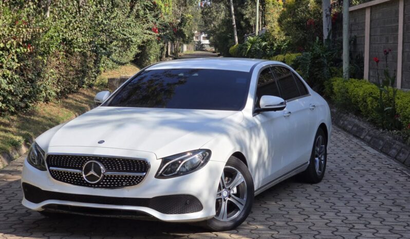 
								Mercedes Benz E200 full									