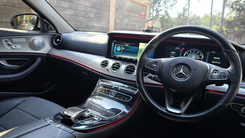 
								Mercedes Benz E200 full									