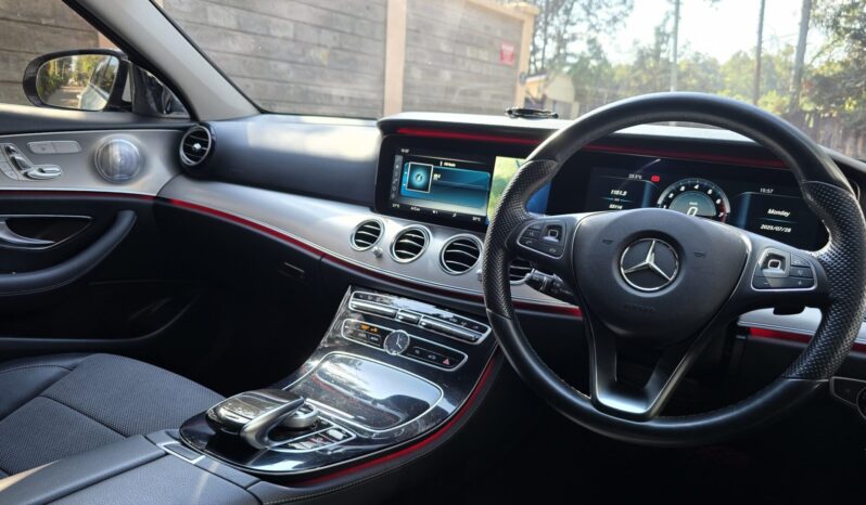 
								Mercedes Benz E200 full									