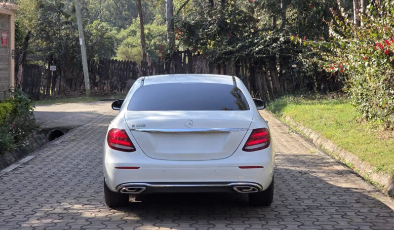 
								Mercedes Benz E200 full									
