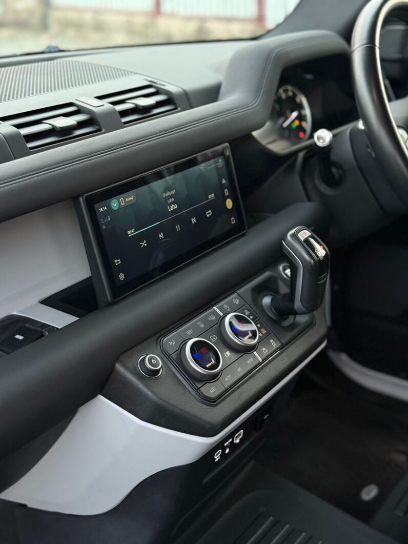 
								Land Rover Defender 110 full									