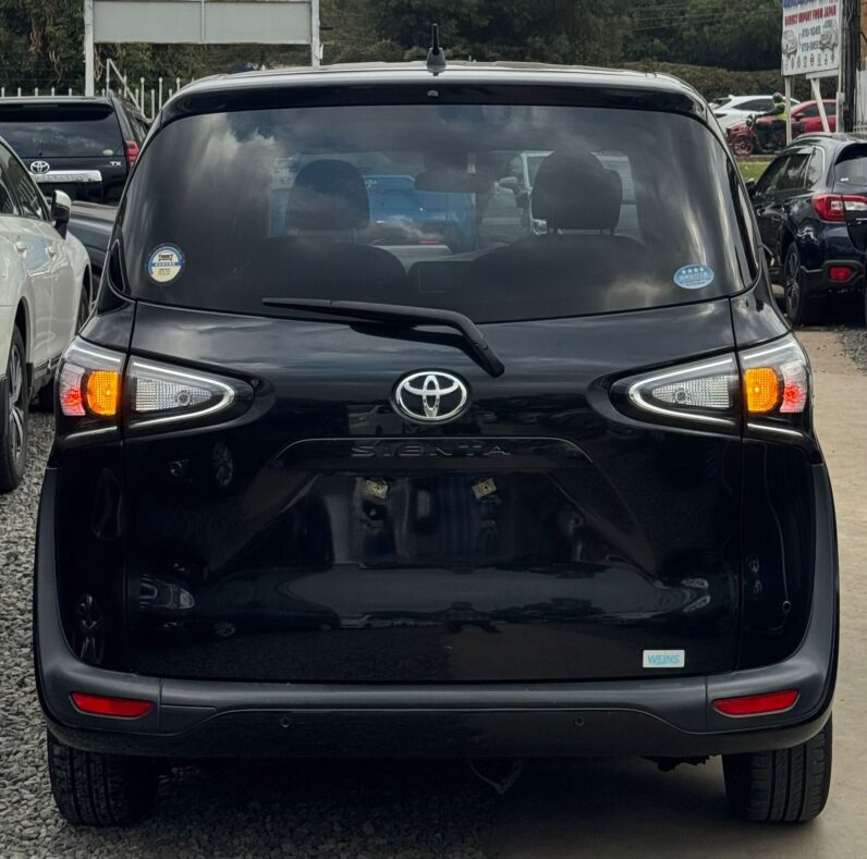 
								Toyota Sienta full									