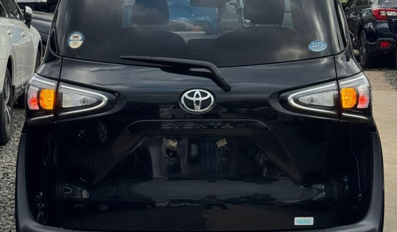 
								Toyota Sienta full									