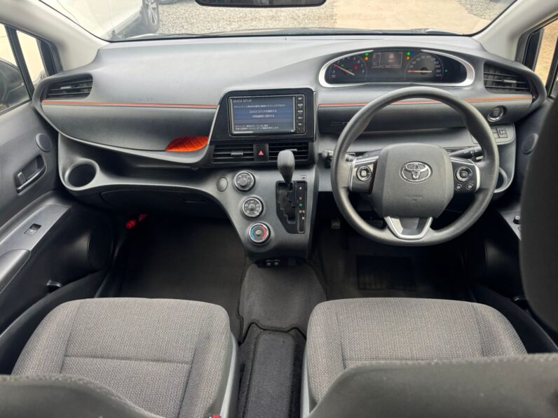 
								Toyota Sienta full									