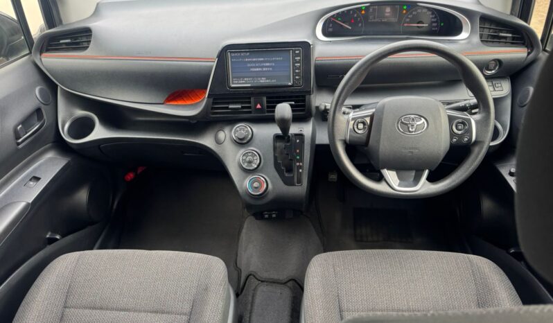 
								Toyota Sienta full									