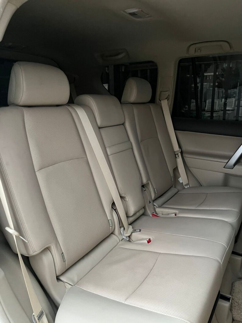 
								Toyota Land Cruiser Prado TxL full									