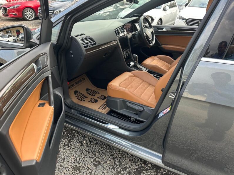 
								Volkswagen Golf full									