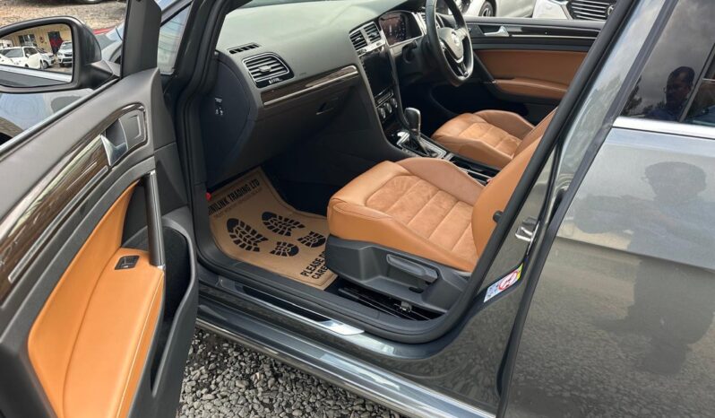 
								Volkswagen Golf full									