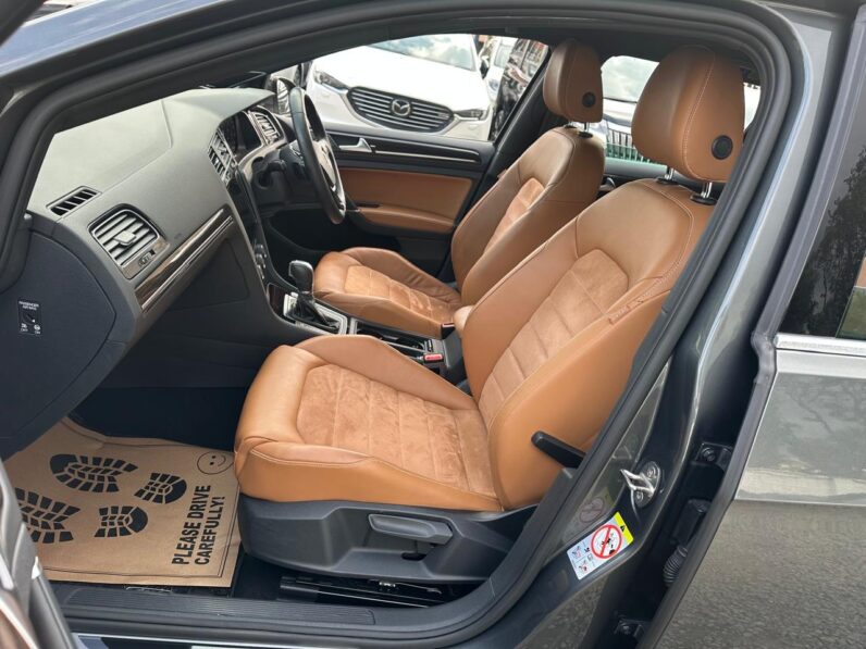 
								Volkswagen Golf full									