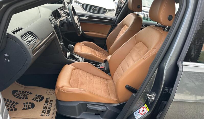 
								Volkswagen Golf full									