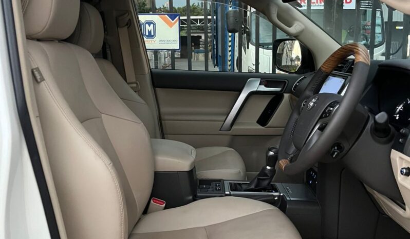 
								Toyota Land Cruiser Prado TxL full									