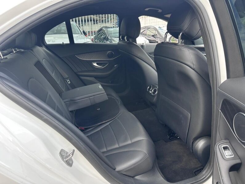 
								Mercedes Benz C200 full									