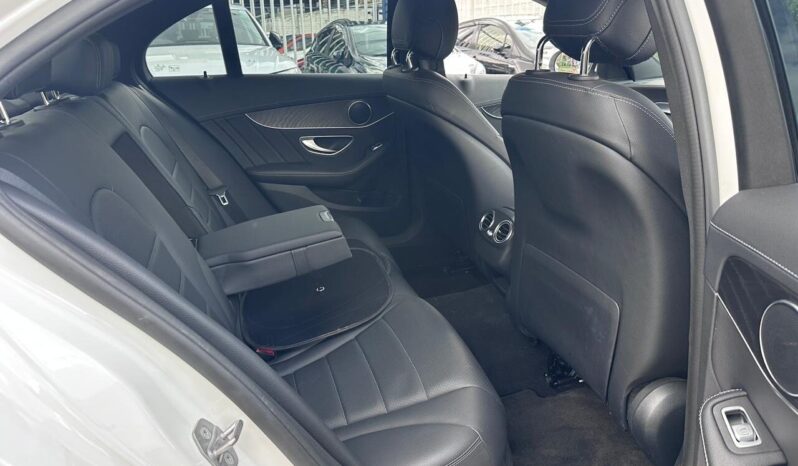 
								Mercedes Benz C200 full									