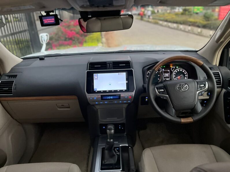 
								Toyota Land Cruiser Prado TxL full									