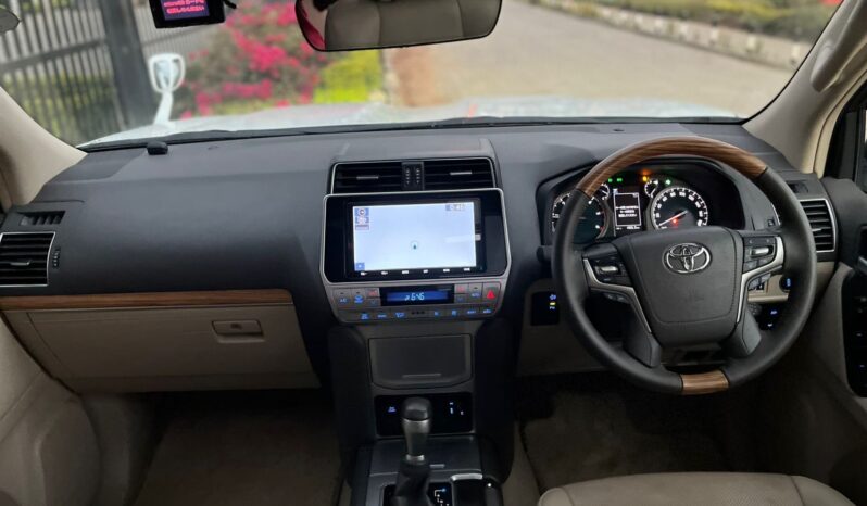 
								Toyota Land Cruiser Prado TxL full									