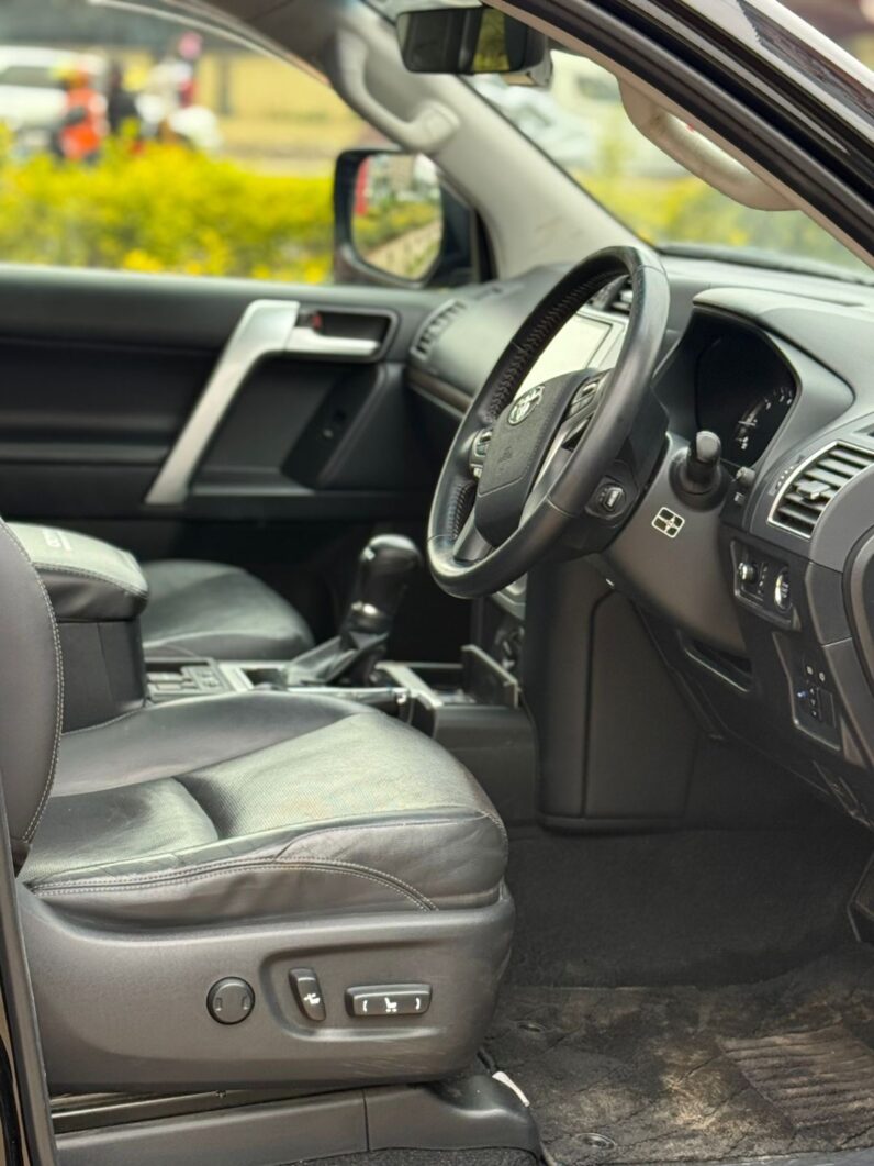 
								Toyota Land Cruiser Prado TX-L full									