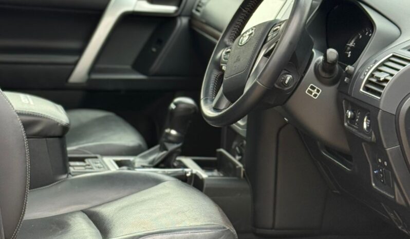 
								Toyota Land Cruiser Prado TX-L full									