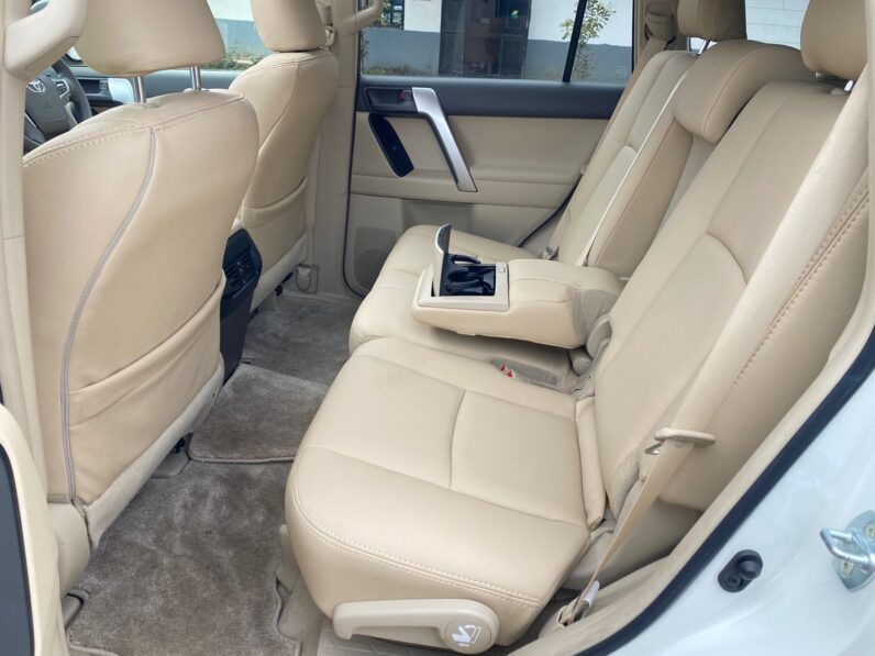 
								Toyota Land Cruiser Prado TX full									