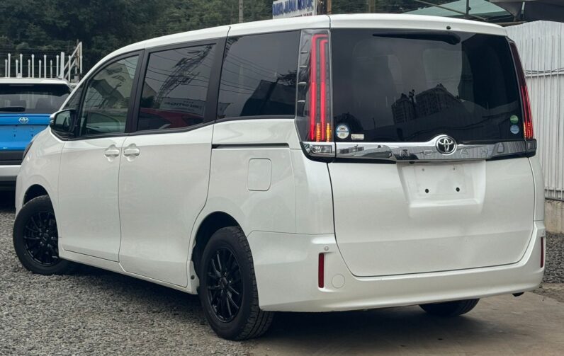 
								Toyota Noah full									