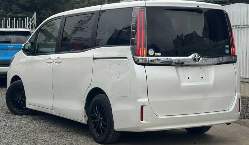 
								Toyota Noah full									