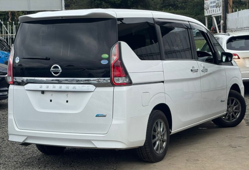 
								Nissan Serena full									