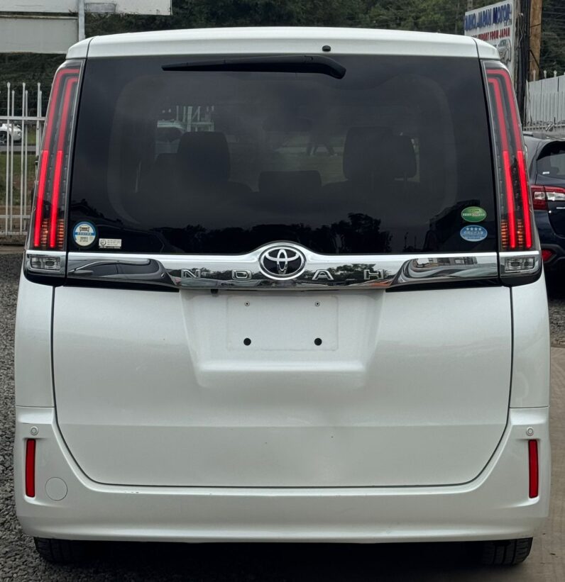 
								Toyota Noah full									