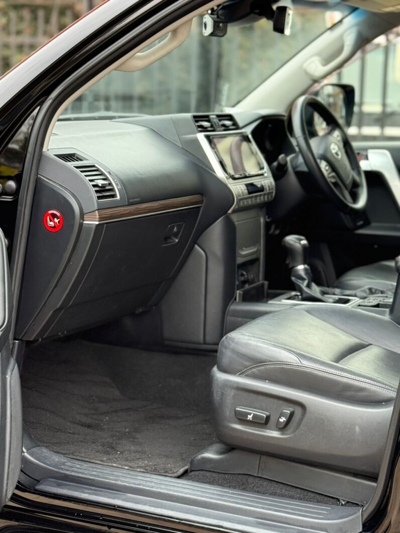 
								Toyota Land Cruiser Prado TX-L full									